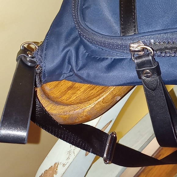 Calvin Klein crossbody purse - Picture 12 of 13